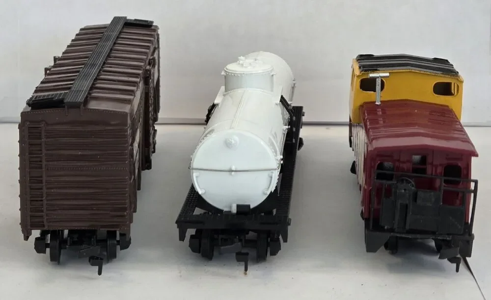 Bachmann HO Scale Santa Fe Freight Cars Lot –Stock Car Tank Car Caboose w/ Boxes